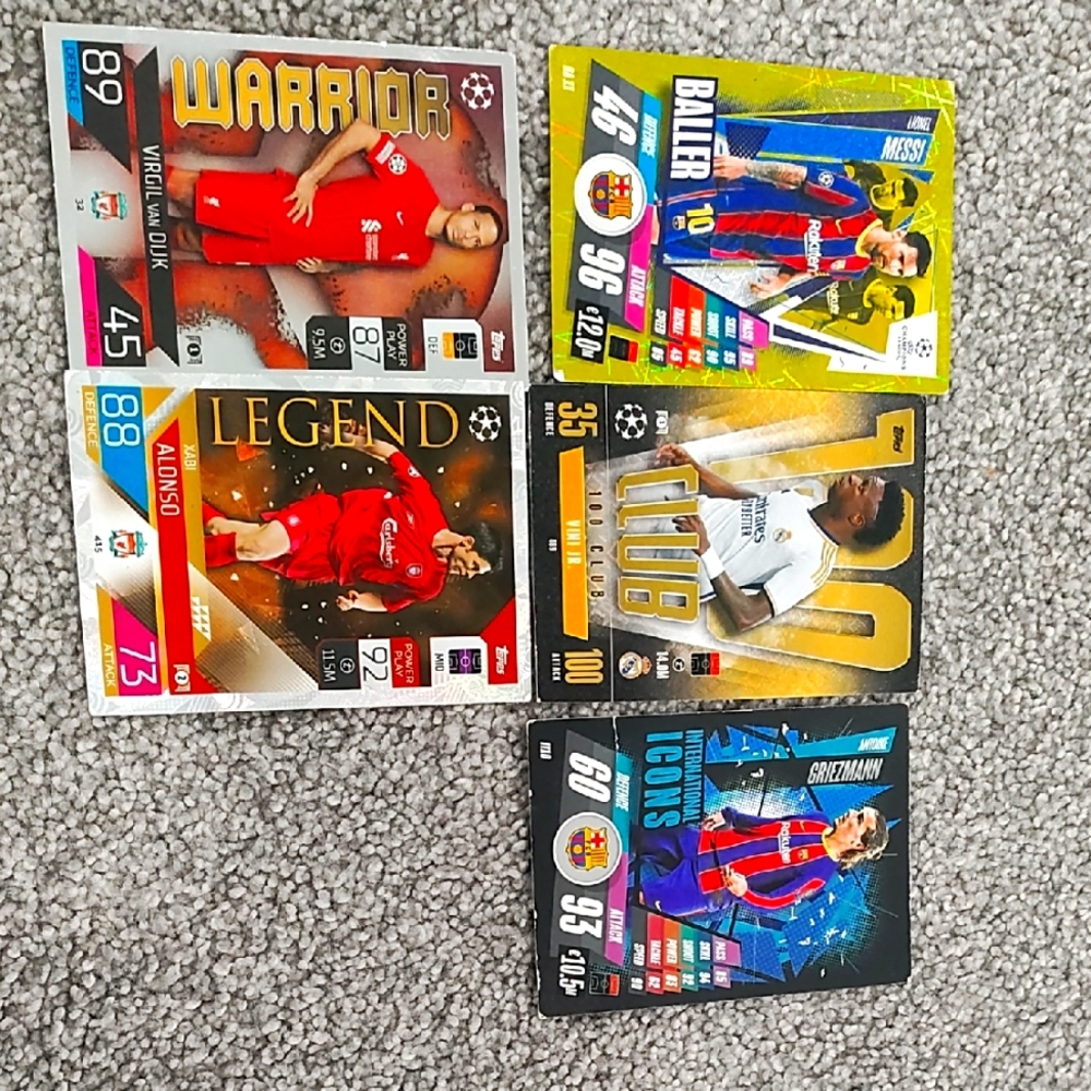 Set of 5 very good soccer cards